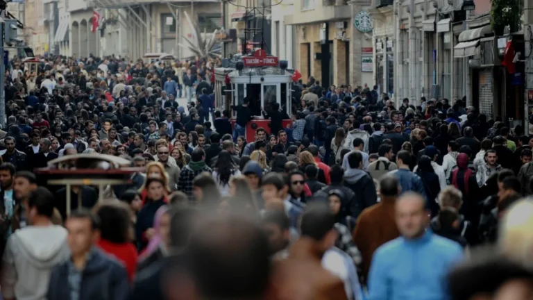 Türkiye nüfusu 86 milyon sınırını aşarak yükselişini sürdürdü